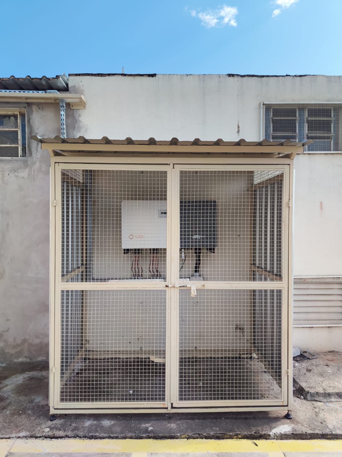 Inversor Solis integrado ao barramento de 380 V