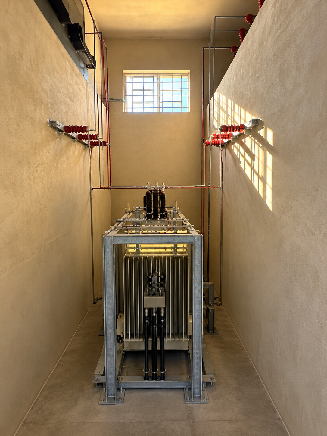 Compartimento interno da cabine com equipamentos